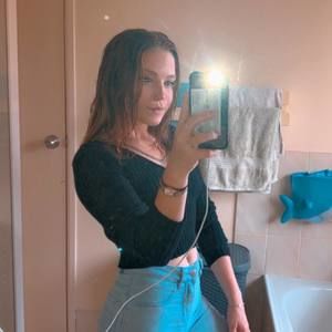 Meet your Posher, Chloe